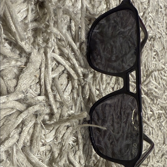 Quay Black Aviator polarized Sunglasses - Picture 2 of 6